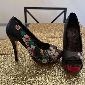 Iron Fist Dia De Los Muertos Heels size 7 Halloween